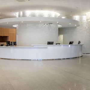 Hilton Helsinki Airport Отель
